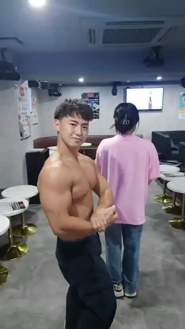 本日お席空いておりマッチョ💪